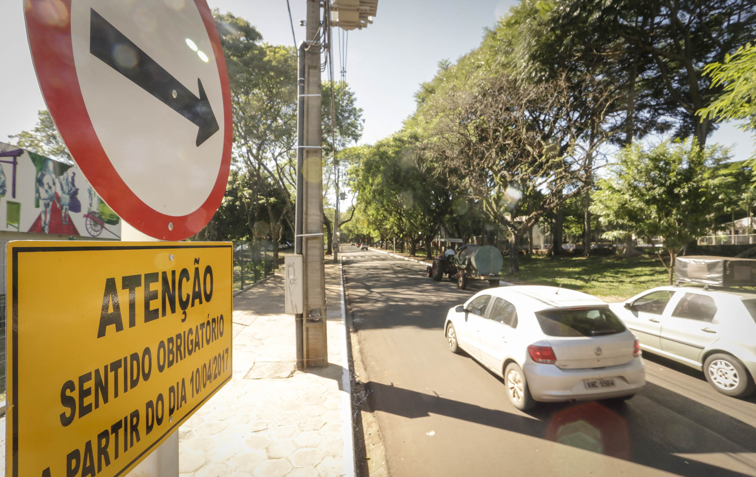 2017-03-31 mudança de transito UEM - Ruas- MG 2215-Editar