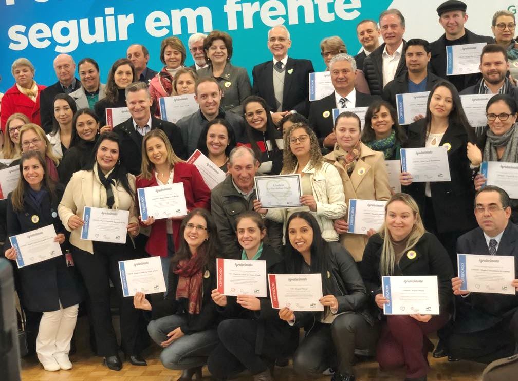 GRUPO RECEBENDO CERTIFICADO