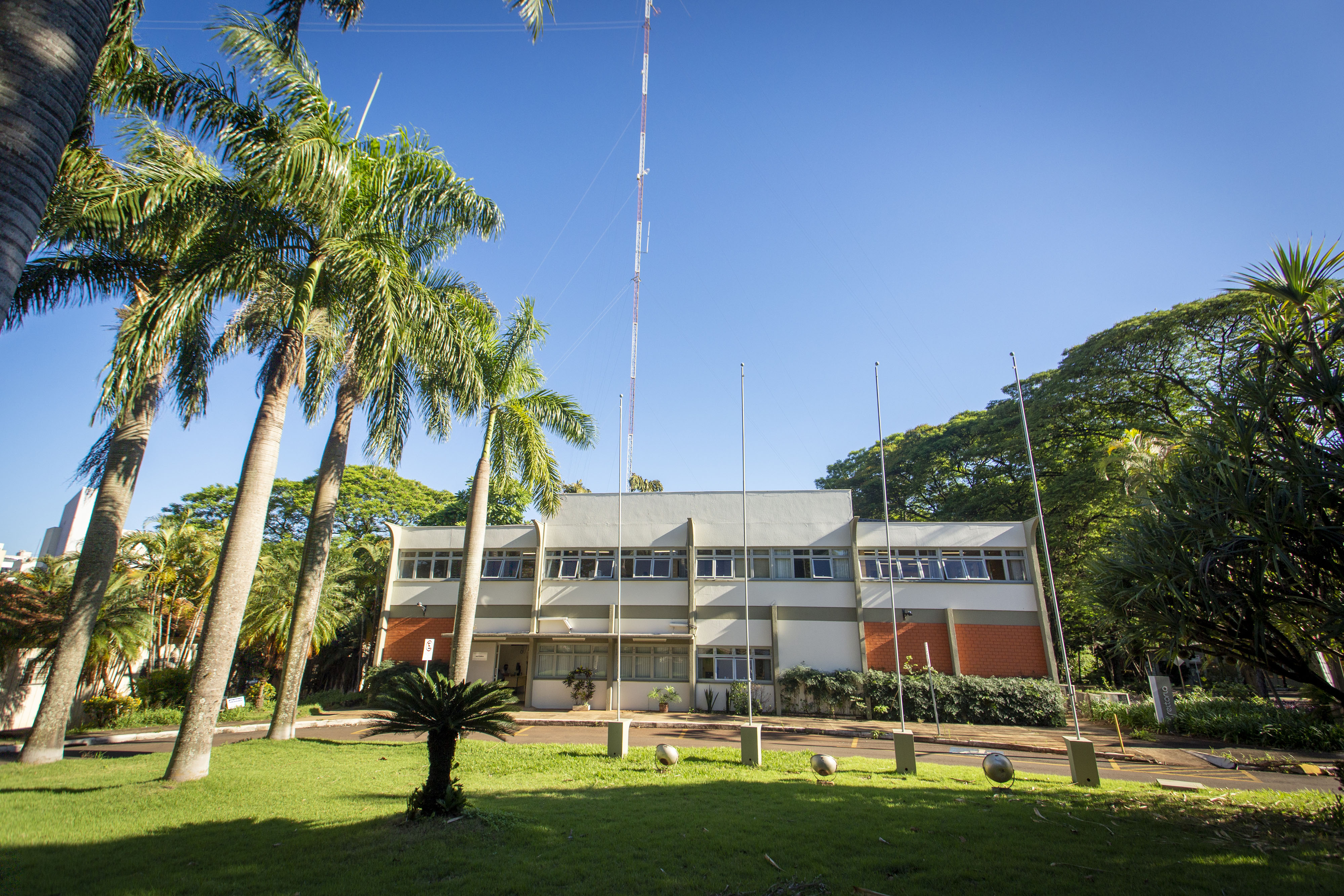 2021 10 13 Campus UEM Fachada e Iluminação LED Passarela 