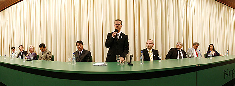 Reitor em exercício discursa na posse dos novos conselheiros