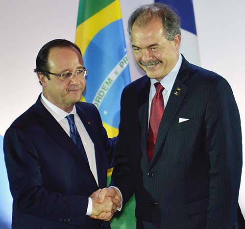 O presidente da França, François Hollande, e o ministro da Educação, Aloizio Mercadante, participam do Diálogo de Alto Nível Brasil-França em Educação, no Museu Nacional da República José Cruz / Agência Brasil      