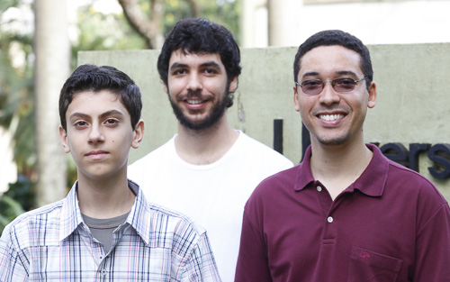 João Lucas Foltran com os professores Thiago Ferraiol e Eduardo Neves