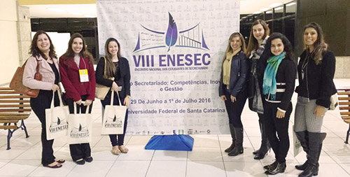 As alunas Thaise Marques, Amanda Vizioli e Barbara Oliveira; e as professoras Debora Sayuri, Aline Cantarotti, Veronica Birello e Juliana Valério